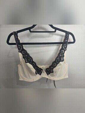 NWT - Savage X Fenty Cream Underwire Unlined Bra with Black Lace